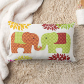 トランクの花を握る愛のかわいらしい象 ランバークッション (ブランケット)