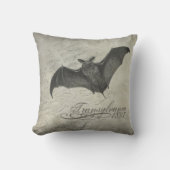 トランシルバニア1897のこうもりのコラージュの枕ハロウィン クッション (正面)