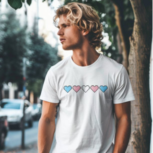 トランスジェンダーのフラグピクセルハート Tシャツ