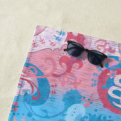 トランスジェンダードラゴンダマスク – トランスプライド国旗の色 ビーチタオル (インサイチュ)