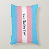 トランスジェンダープライドフラグとカスタム文字 アクセントクッション (正面(垂直))