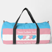 トランスジェンダープライドフラグと文字 ダッフルバッグ (正面)