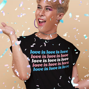 トランスジェンダープライド国旗タイポグラフィ愛は愛 Tシャツ