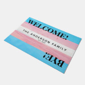 トランスジェンダー国旗のビーチパーソナライズされた歓迎 ドアマット (アングル)