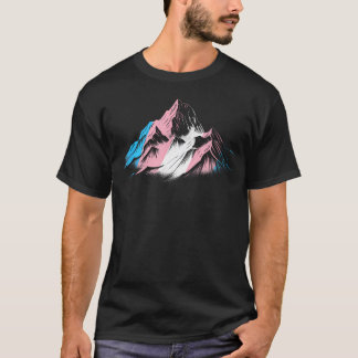 トランスジェンダー・プライド月間をこっそりお祝い マウンテンハイキング Tシャツ
