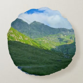 トランスファガラサン高山の景色 – ルーマニアの山岳アート ラウンドクッション (裏面)