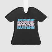 トランス・ジェンダーのプライドは何も仮定しません オーナメント (裏面)