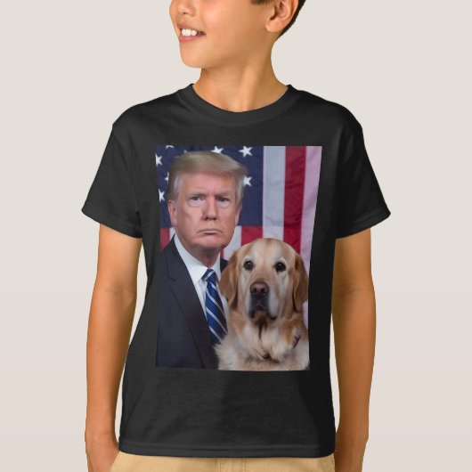 トランプおもしろいとゴールデンレトリエバードッグアメリカ国旗Elec Tシャツ (正面)