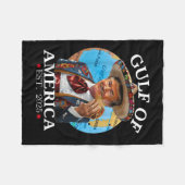 トランプおもしろいシャツガルフオブアメリカEst 2025 _1 フリースブランケット (正面(横))