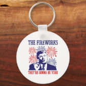 トランプおもしろい引用文花火7月4日 キーホルダー (正面)