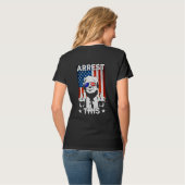 トランプおもしろい2024逮捕このアメリカ国旗2面 Tシャツ (裏面フル)