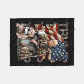 トランプおもしろい45 47狩りビアダックス米国国旗の迷彩柄 フリースブランケット (正面(横))