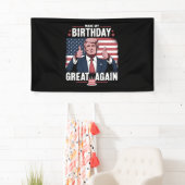 トランプがお誕生日おめでとう "Make My Birthday Great Again" 横断幕 (インサイチュ)