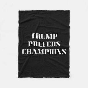 トランプがチャンピオンを好おもしろいむ – 政治的な風刺 フリースブランケット