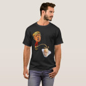 トランプがバイデンに小便 Tシャツ (正面フル)