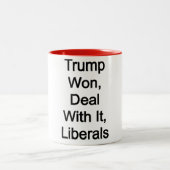 トランプが勝ち、それとの自由主義を扱う ツートーンマグカップ (中央)