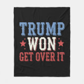 トランプが勝利2024を乗り越える フリースブランケット (正面)