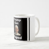 トランプが法王にやられた マグカップ (正面右)