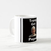 トランプが法王にやられた マグカップ (正面左)