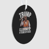 トランプが4年分のゴミを片付ける ゴミ箱 オーナメント (正面)