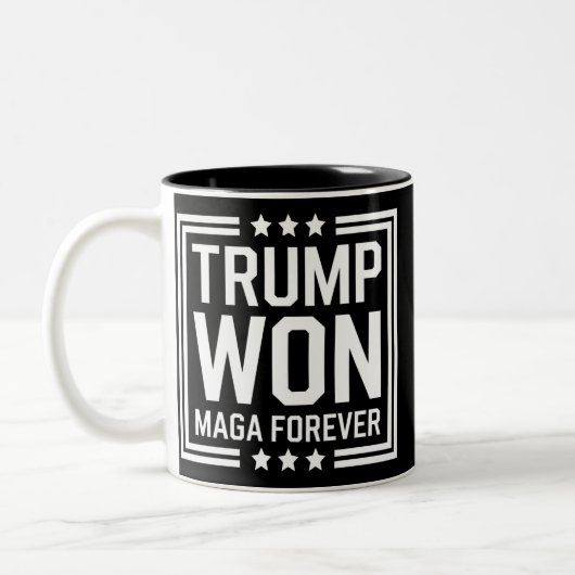 トランプが47代目米国大統領 MAGA選挙2024に勝利 ツートーンマグカップ (左)