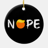 トランプに反対 - Nope エディション II セラミックオーナメント (裏面)