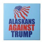 トランプに対するアラスカンス タイル<br><div class="desc">アンチのトランプの住民アラスカ州とアメリカの国旗のデザインを団結する。2016年の選挙でヒラリー・クリントンを大統領の支持する。</div>