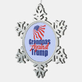 トランプに対するグランパス スノーフレークピューターオーナメント (右)