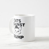 トランプに対するネコ コーヒーマグカップ (正面左)