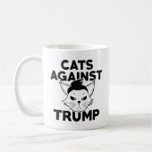 トランプに対するネコ コーヒーマグカップ (左)