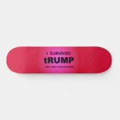 トランプに耐えた スケートボード (横)