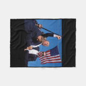 トランプのアメリカのためのトランプの戦いに対するトランプ攻撃 フリースブランケット (正面(横))