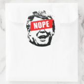 トランプのステッカーに「Nope」と言う ラウンドシール (バッグ)