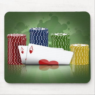 トランプのポーカーはそれらをマウスパッド握ります マウスパッド