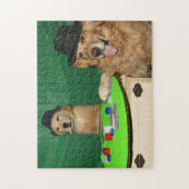 トランプのポーカーを遊んでいるゴールデン・リトリーバー ジグソーパズル (縦)