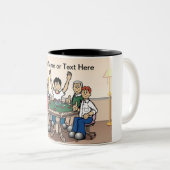 トランプのポーカープレーヤー – PrintedPerfectによる男性の漫画 ツートーンマグカップ (正面右)