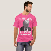 トランプのマグショット – 決して降伏しない – トランプ2024 Pro T Tシャツ (正面フル)