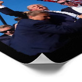 トランプの2024祈年には短い拳がポンピングされ与えた ポスター (角)