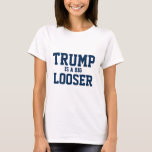 トランプは大きく緩い政治的声明である Tシャツ<br><div class="desc">トランプは海軍の青で大きく緩い、政治引用文である。差別に対して団結しなさい。</div>