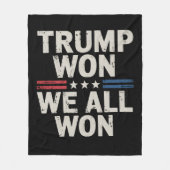 トランプは我々全員が大統領47米国を獲得した フリースブランケット (正面)