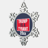 トランプは暴君GOP政治のクリスマスだ スノーフレークピューターオーナメント (右)