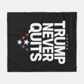 トランプは決してやめ愛国的な投票トランプ2024 フリースブランケット (正面(横))
