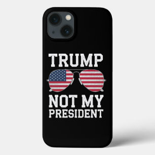 トランプは私の大統領ではない 反トランプ iPhone 13ケース