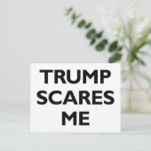 トランプは私を怖がらせる ポストカード (スタンド正面)
