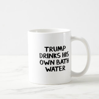 トランプは自分の水を飲む コーヒーマグカップ