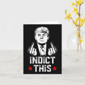 トランプは、共和党のためのこの政治的逮捕を示す カード (黄色い花)