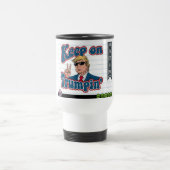 トランプを支えるマグカップ トラベルマグ (中央)