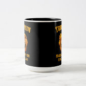 トランプキンが再び政治素晴らしのハロウィンおもしろいを作る ツートーンマグカップ (中央)