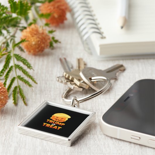 トランプキンまたはトランプキンハロウィーンの衣装を扱う キーホルダー (側面)