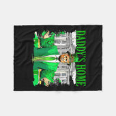 トランプダディズホームホワイトハウスSt patricks day2025 フリースブランケット (正面(横))